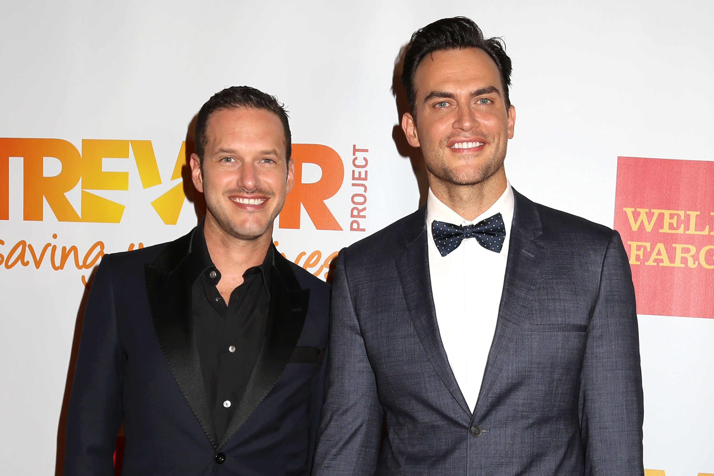 "Glee" actor Cheyenne Jackson marries Jason Landau CBS News