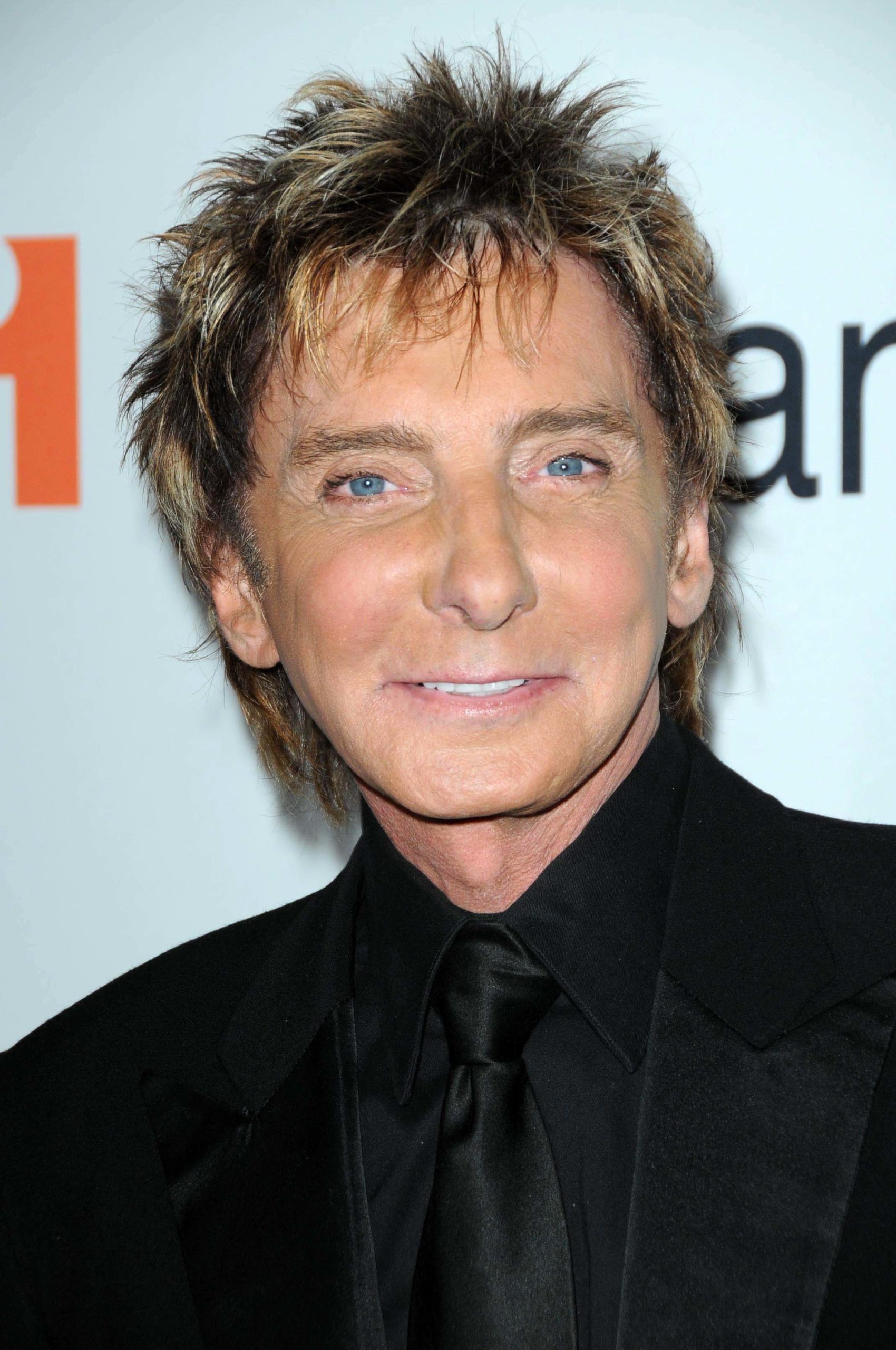 Barry Manilow came out as gay at age 73 meet the man he’s been with
