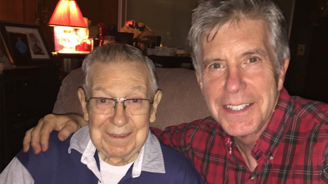 Tom Bergeron pays tribute to late father on 'Dancing With the Stars