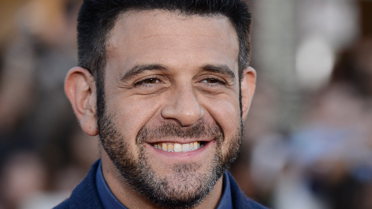 Adam Richman, 'Man v. Food' star, apologizes for 'inexcusable remarks