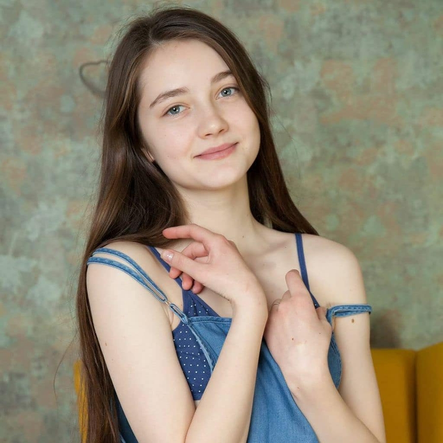 Anna Vlasova (Model) Age, Birthday, Bio, Facts, Family, Net Worth