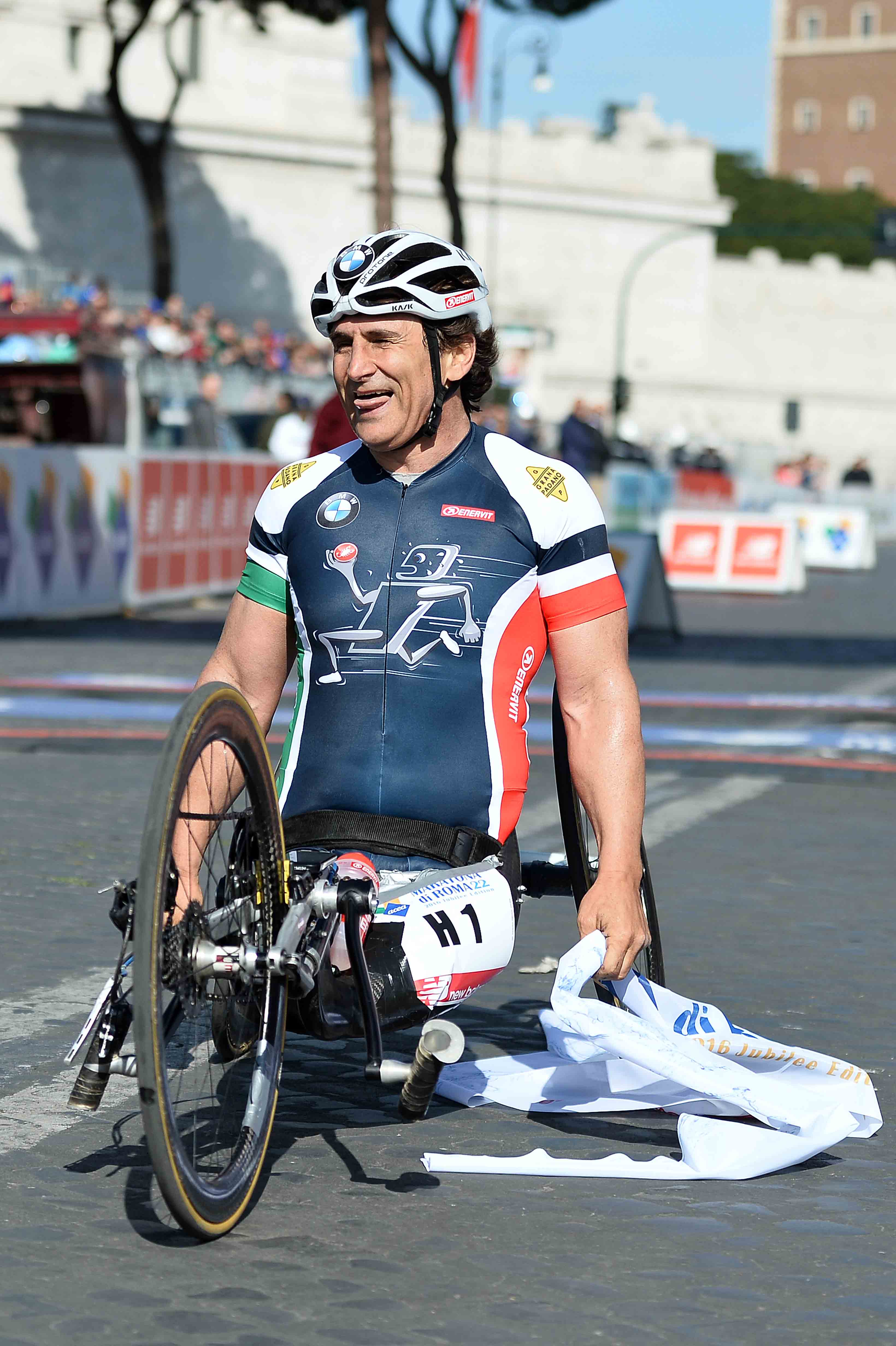 Alex Zanardi Wins Rome Marathon, Sets New Record