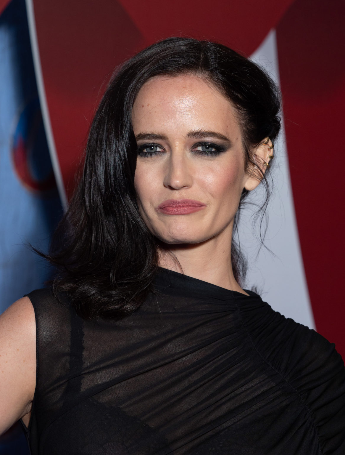 Does Eva Green have a boyfriend and what are the Tim Burton rumours?