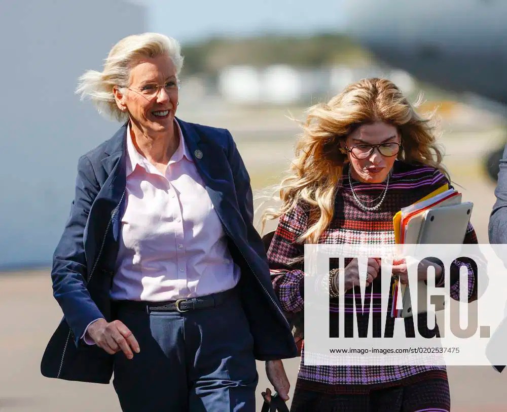 February 9, 2023, Tampa, Florida, USA Tampa Mayor Jane Castor, left