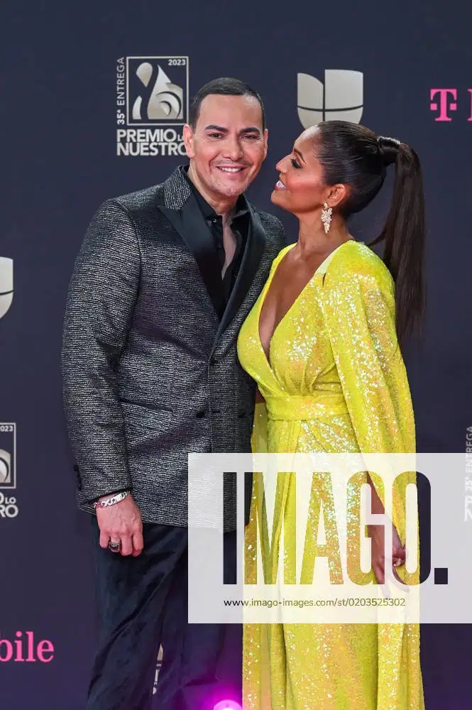 Puerto Rican salsa singer Víctor Manuelle and his wife, Frances Franco