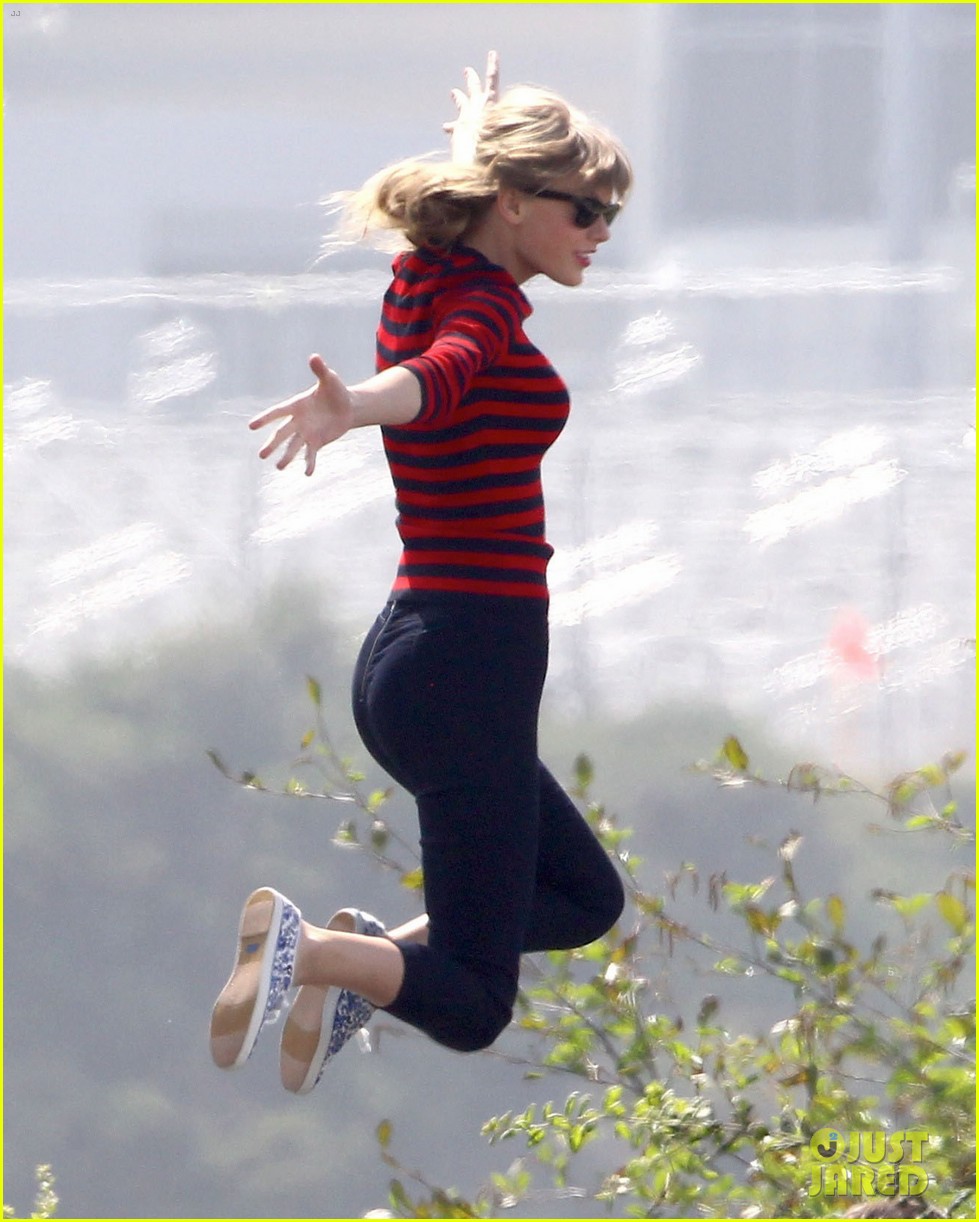 Taylor Swift Trampoline Jumper at Photo Shoot! Photo 2831748 Taylor
