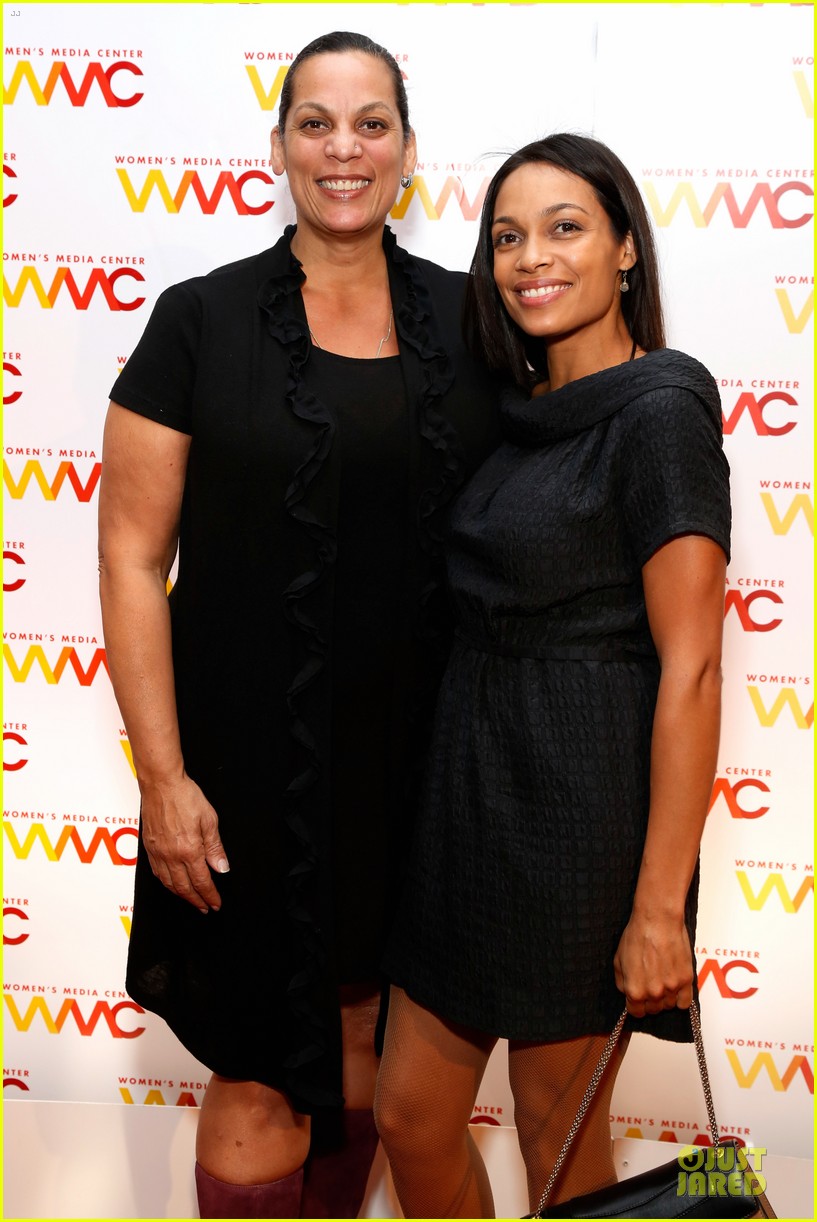 Rosario Dawson Women's Media Awards with Mom Isabel! Photo 2968786
