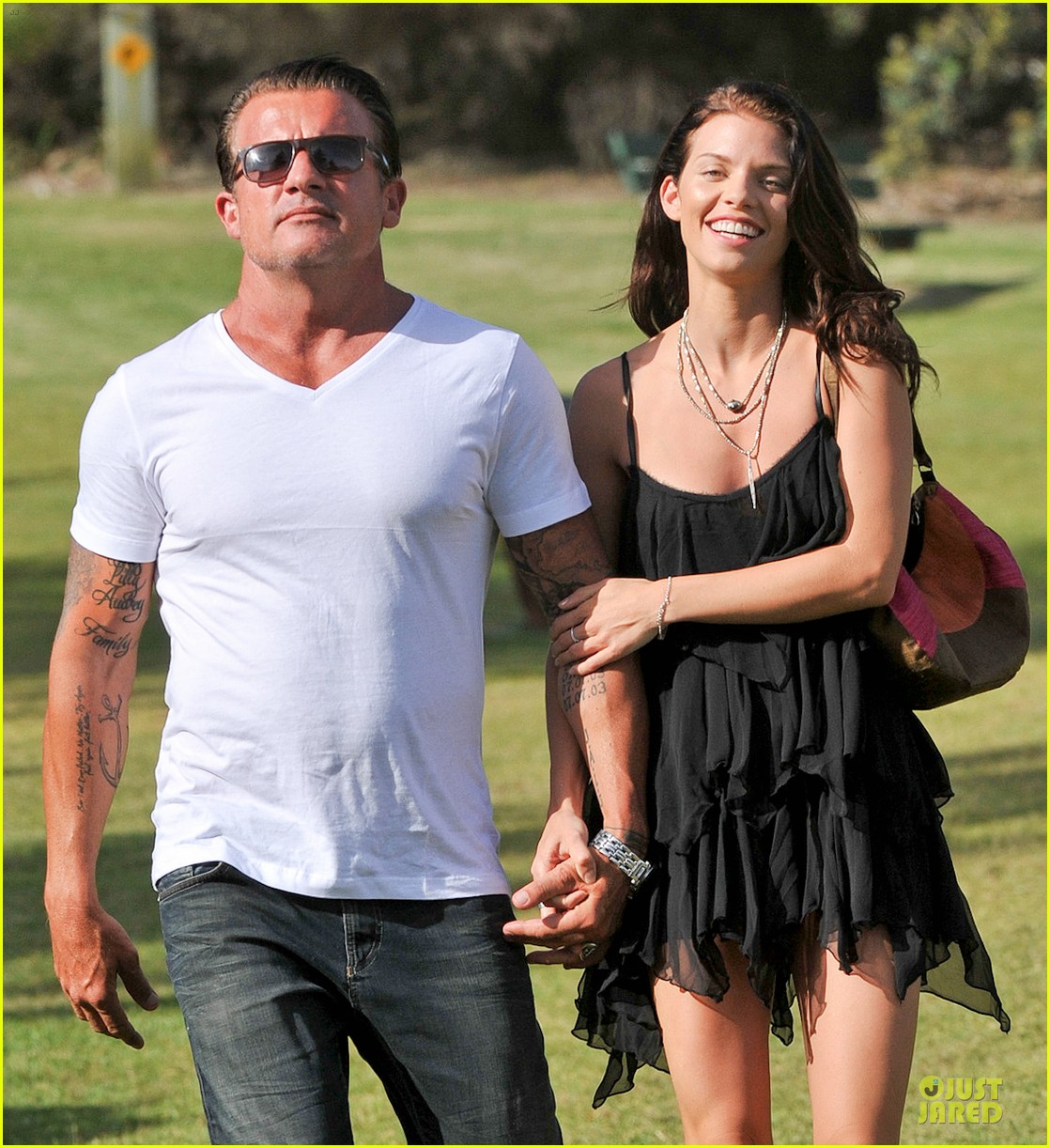 AnnaLynne McCord & Dominic Purcell New Year in Australia! Photo