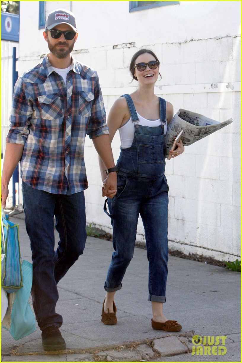 Summer Glau Shows Off Small Baby Bump on Farmer's Market Sunday with