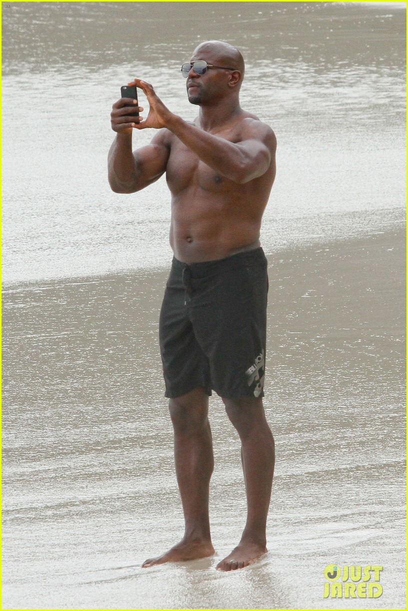 Terry Crews Shows Off Ripped & Shirtless Body in Rio De Janiero Photo