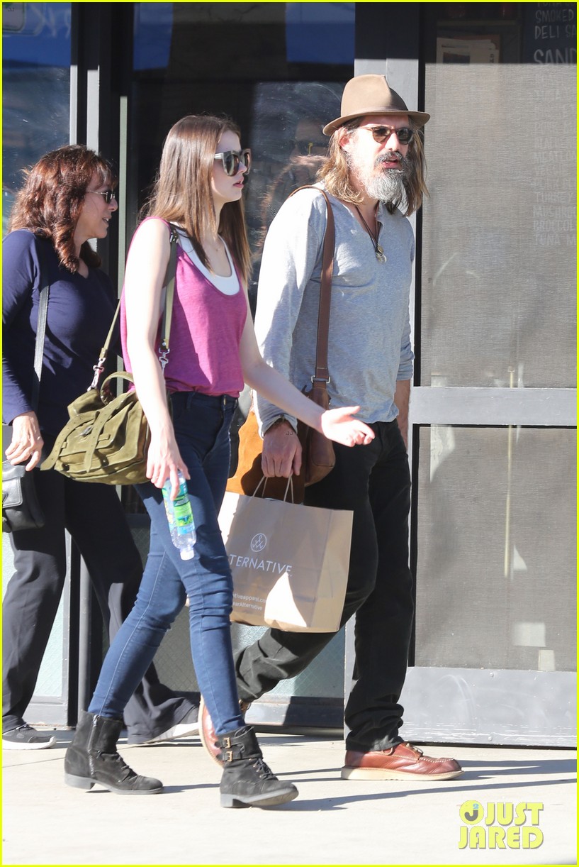 Photo lukas haas is unrecognizable with full gray beard in venice 06