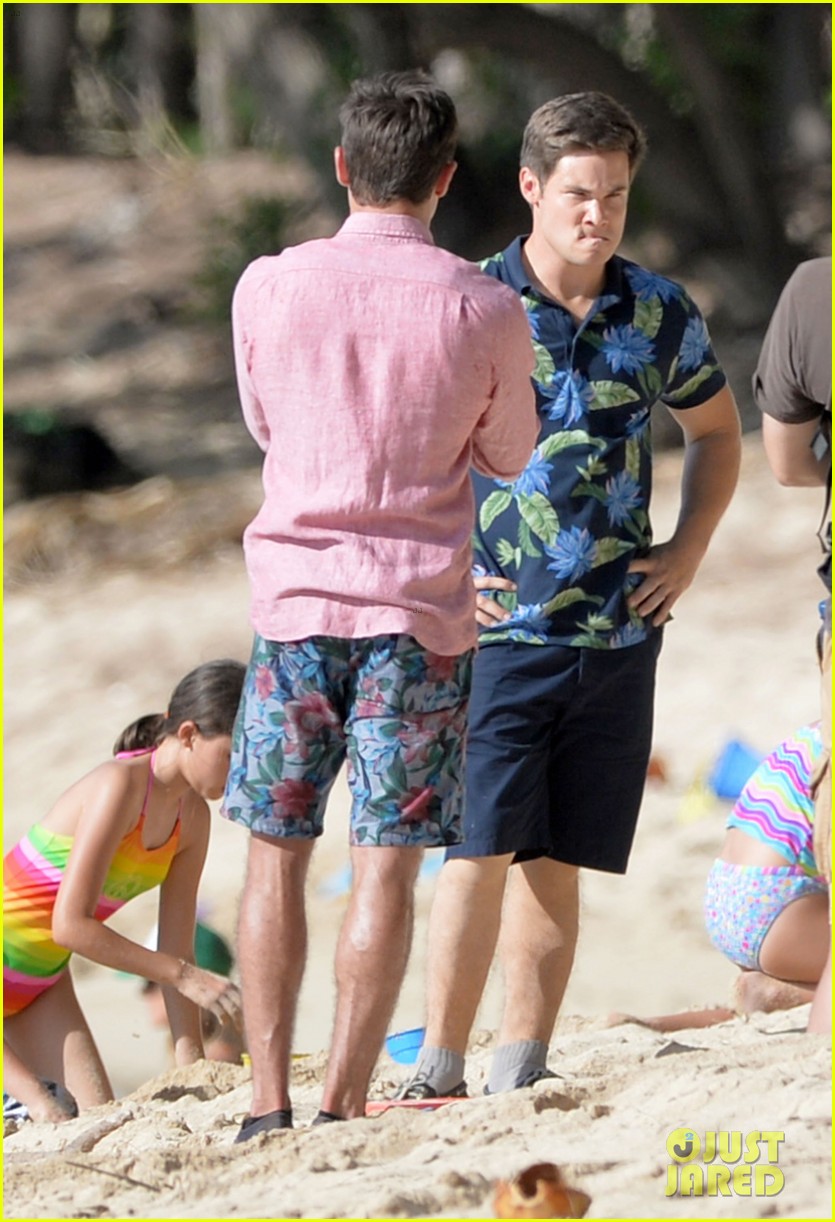 Photo zac efron adam devine beach fight scene 13 Photo 3393068