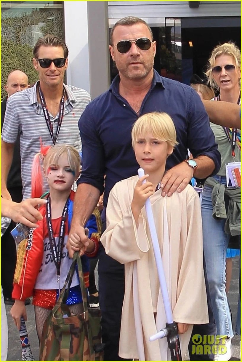 Liev Schreiber's Sons Dress Up in Costume at ComicCon! Photo 3932255