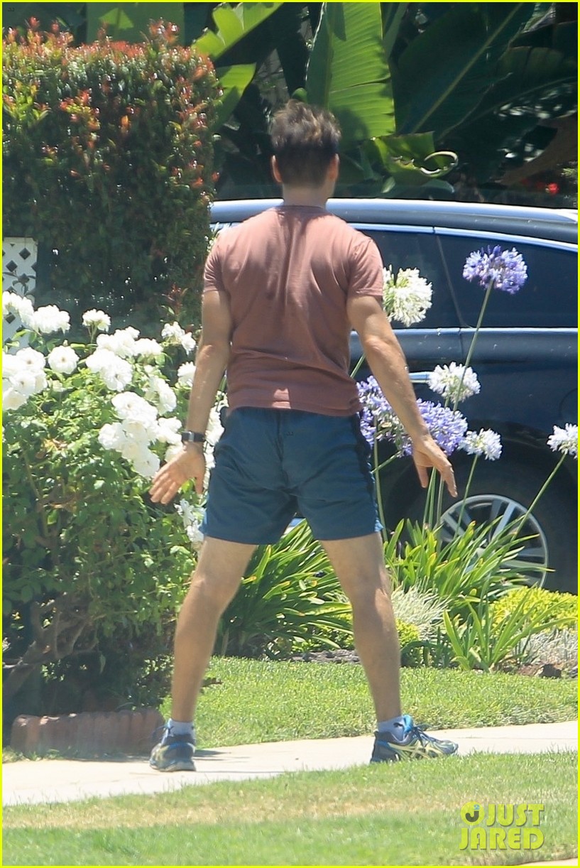 Photo antony starr outdoor workout 04 Photo 4465868 Just Jared
