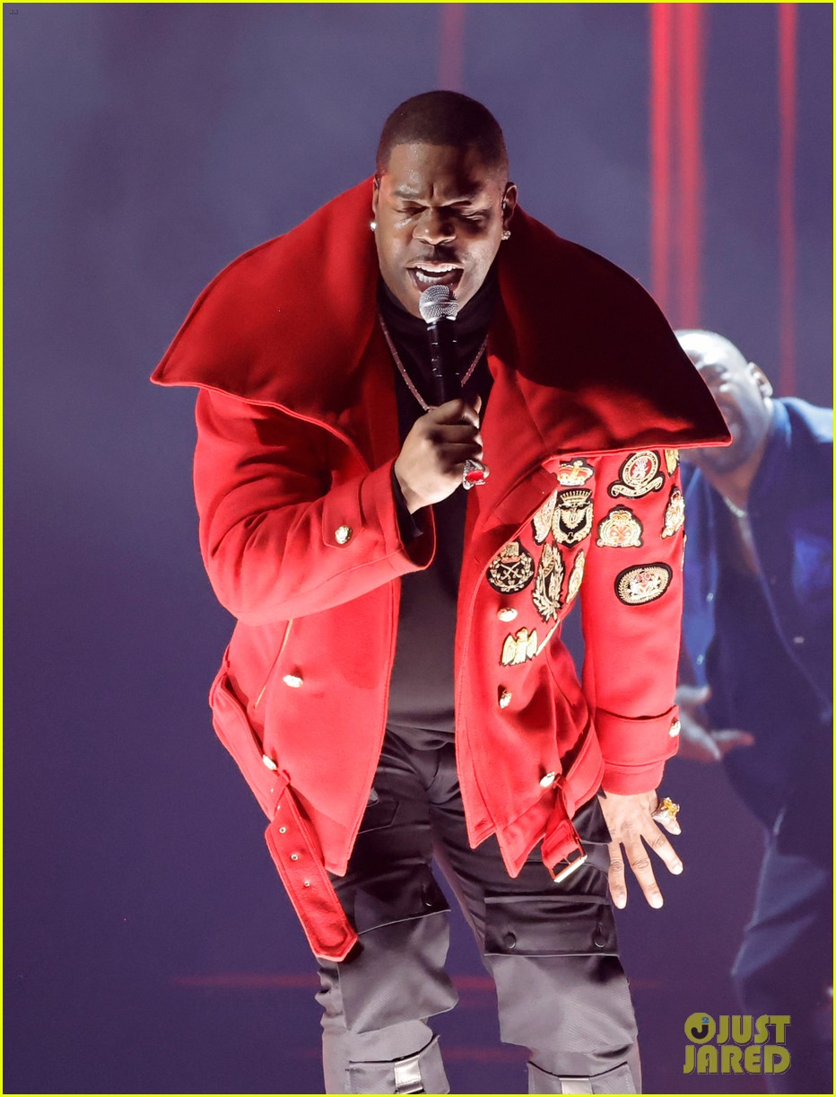 Busta Rhymes Wows With 'Look at Me Now' Rap at Grammys 2023 Read