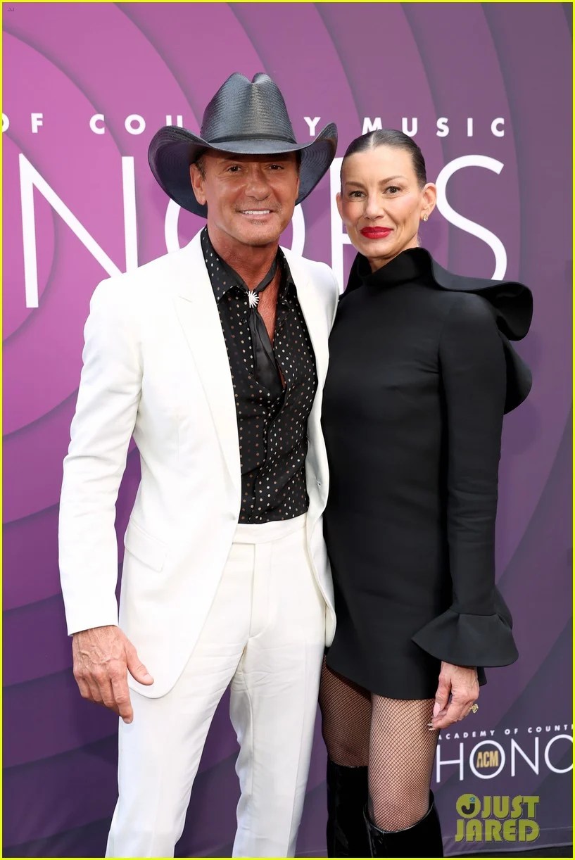 Tim McGraw & Faith Hill Make Rare Appearance With 2 Of Their Daughters