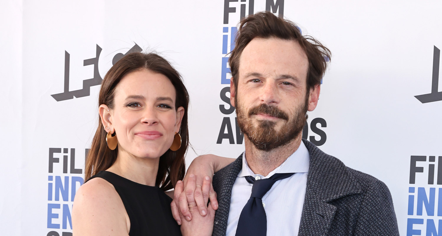 Sosie Bacon & Scoot McNairy Couple Up at Spirit Awards 2022