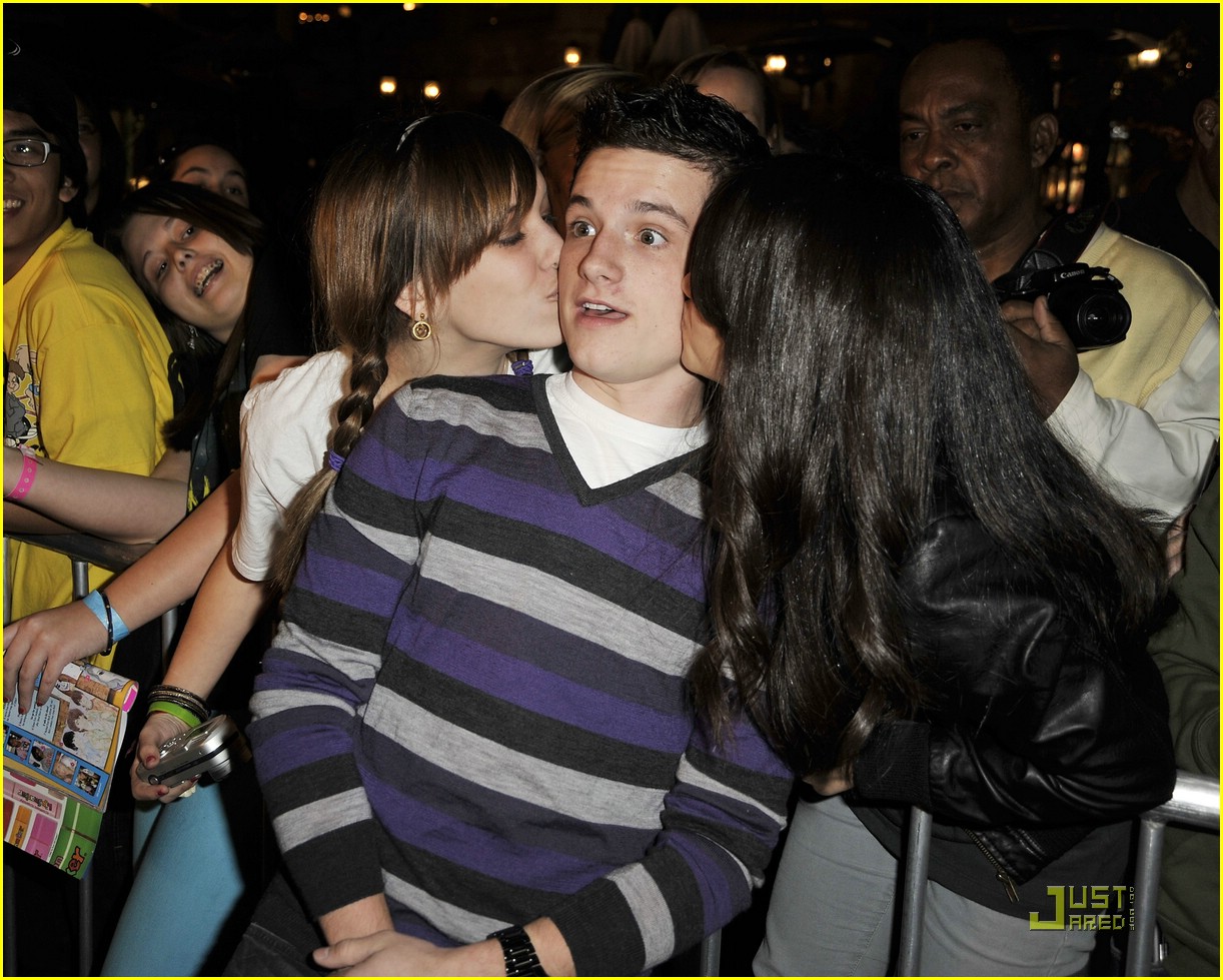 Josh Hutcherson Gets a Kiss! Photo 49041 Photo Gallery Just Jared Jr.