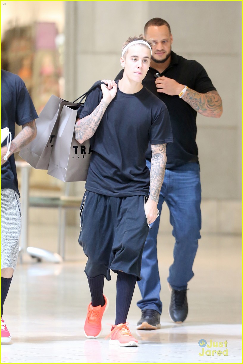 Justin Bieber Wears a Headband to the Mall Photo 730421 Photo