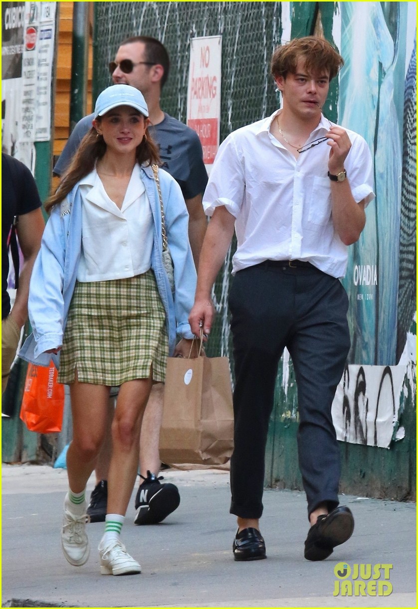 Natalia Dyer & Boyfriend Charlie Heaton Are So Cute in These Candids