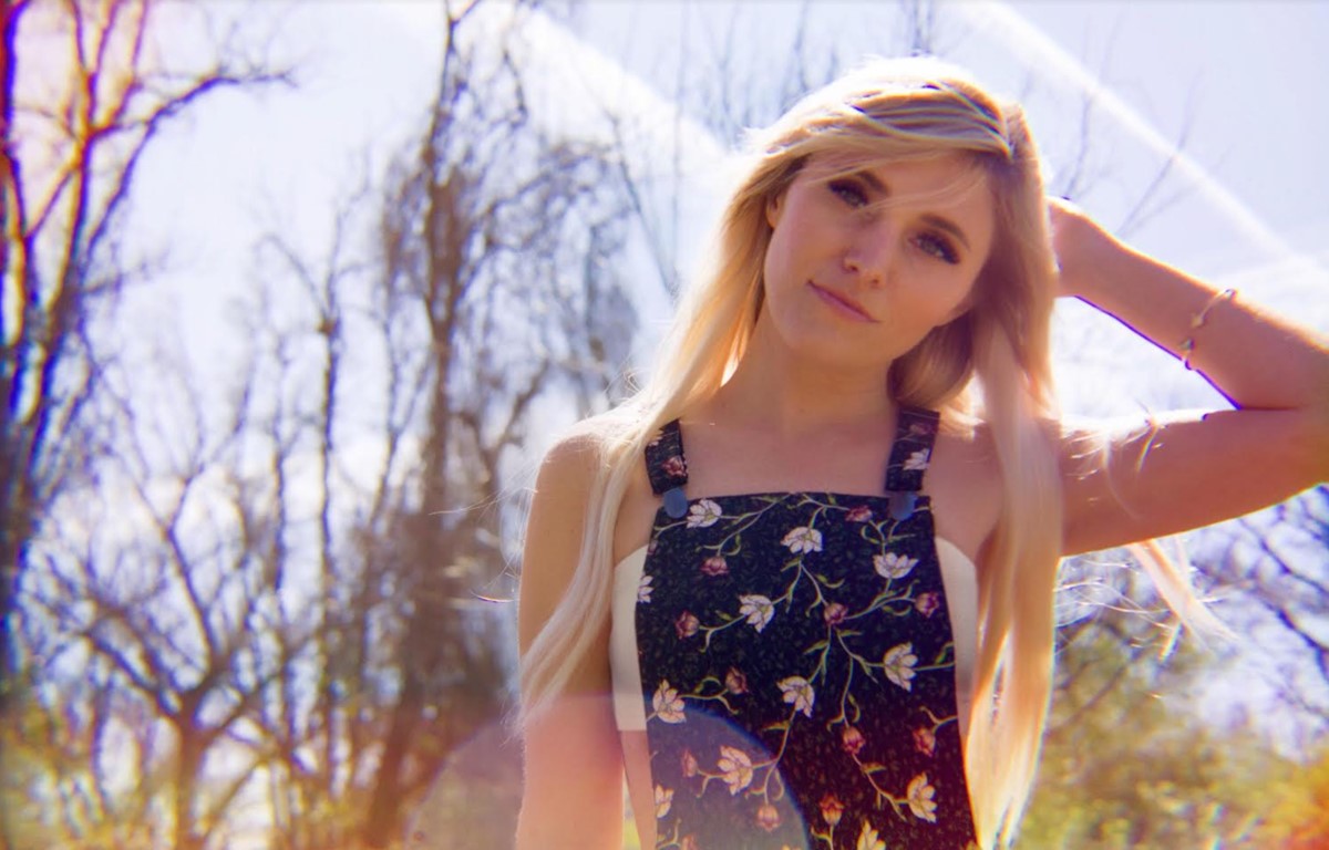 Exclusive Premiere Jenny Leigh Debuts New Single “Let It Just Happen”