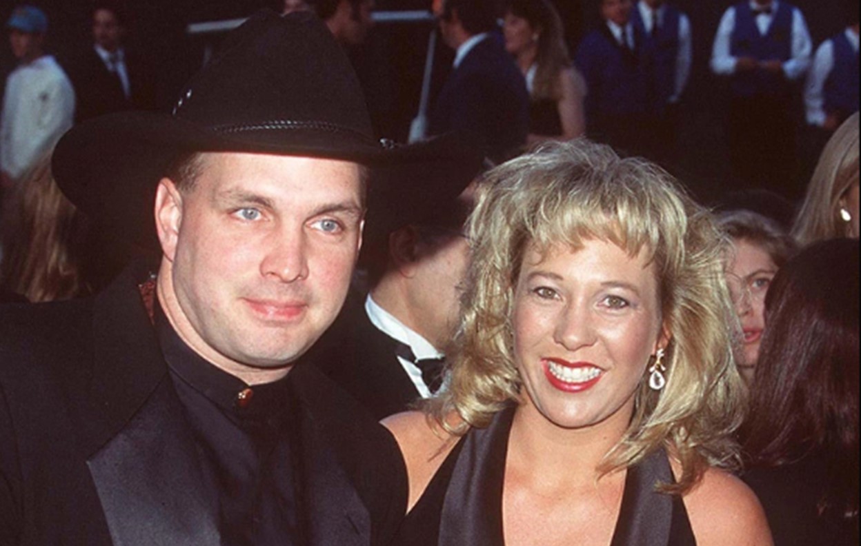 14 Intriguing Facts About Garth Brooks' ExWife, Sandy Mahl