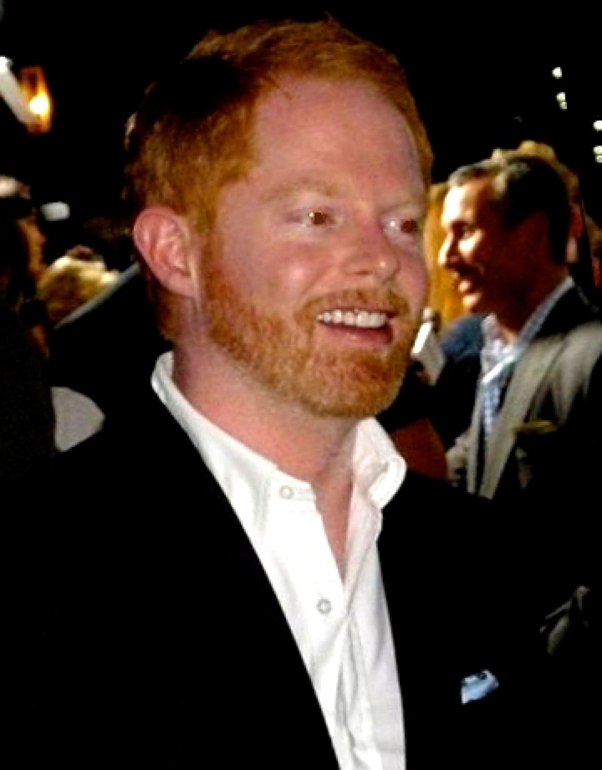 Jesse Tyler Ferguson to host HGTV's 'Extreme Makeover Home Edition