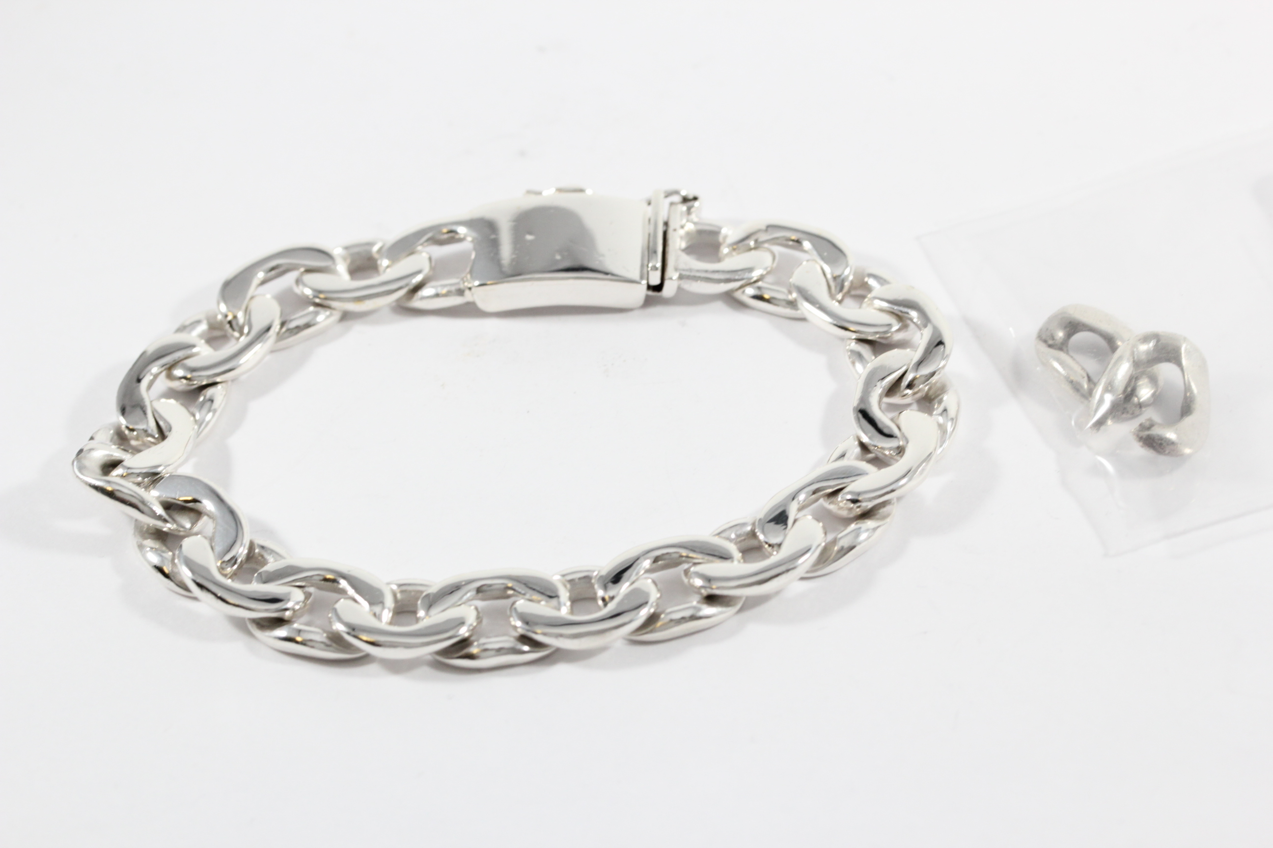 How To Adjust A Chain Bracelet For The Perfect Fit Sweetandspark