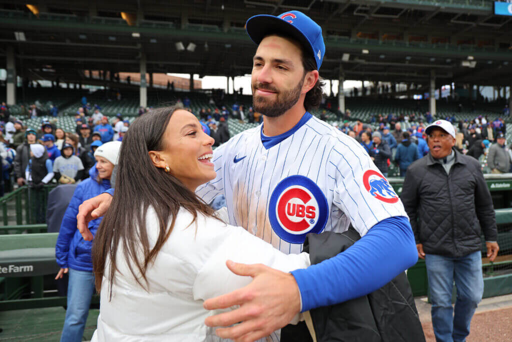 Dansby Swanson exits Cubs game, feels for wife Mallory Swanson after