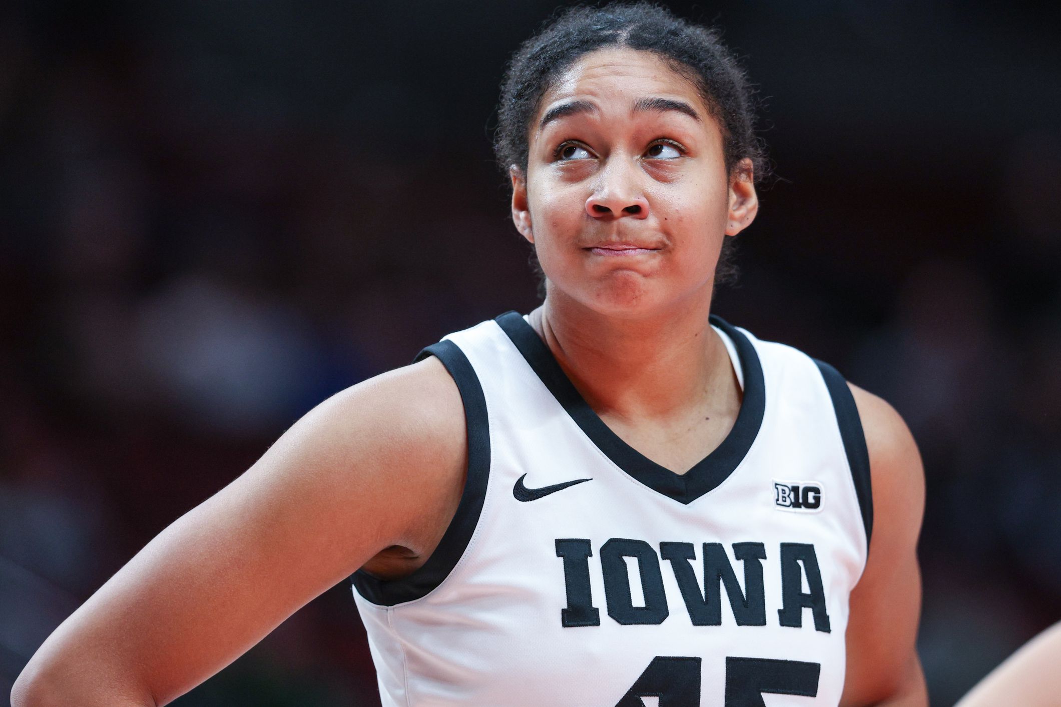 NCAAW Caitlin Clark’s 14 assists lead Iowa Hawkeyes past Northwestern