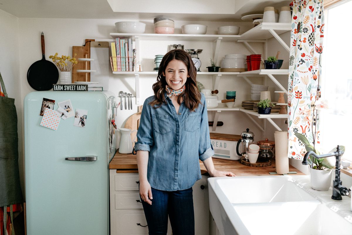 Girl Meets Farm Molly Yeh’s Food Network series is a sassier Pioneer Woman Vox