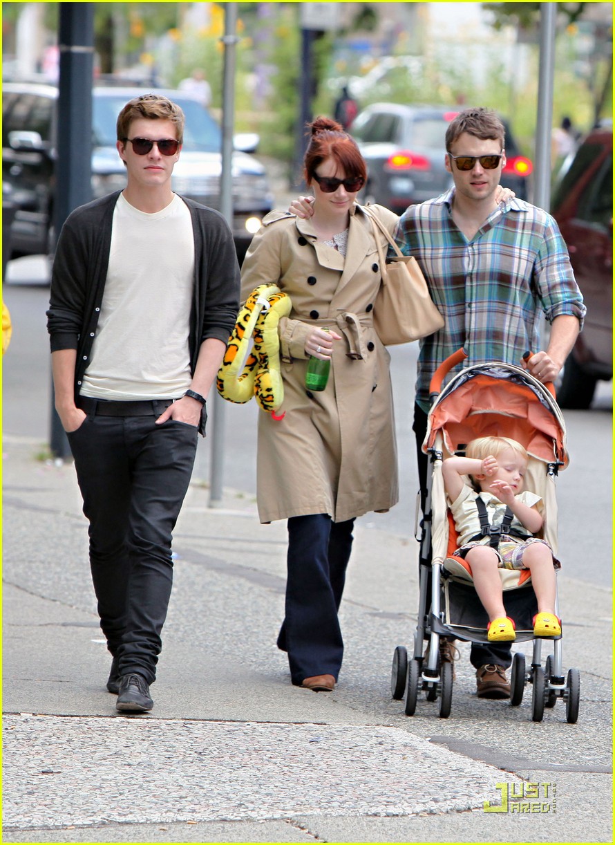 Bryce Dallas Howard & Seth Gabel Our Son Theodore! Photo 2153362