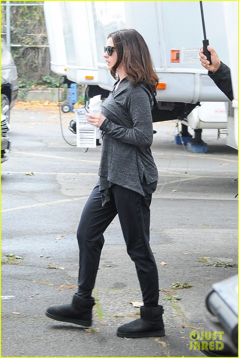 Anne Hathaway Arrives on 'Ocean's Eight' Set for the First Time Photo