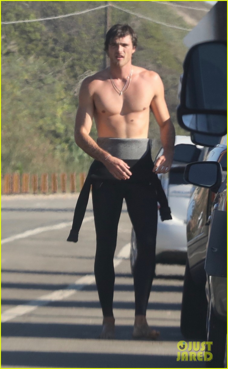 Jacob Elordi Bares His Abs After Surf Session in Malibu Photo 4495915