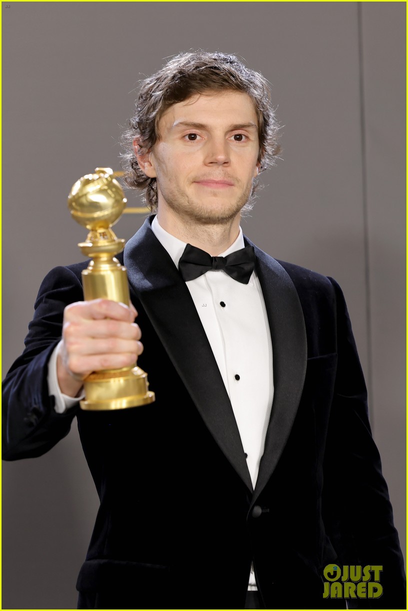 Evan Peters Wins Best Actor for 'Dahmer' at Golden Globes 2023 Photo