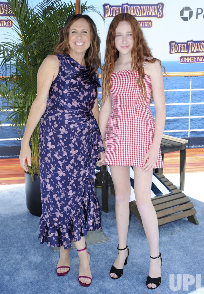 Photo Molly Shannon and daughter Stella Shannon Chesnut attend the