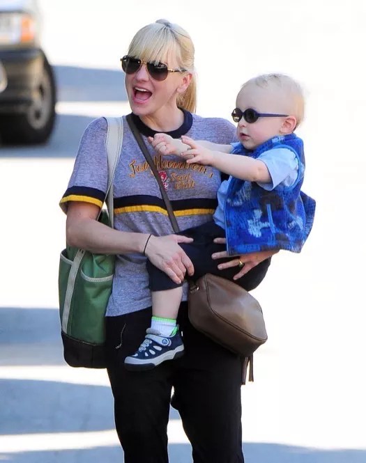Anna Faris All Smiles With Son Jack Celeb Baby Laundry