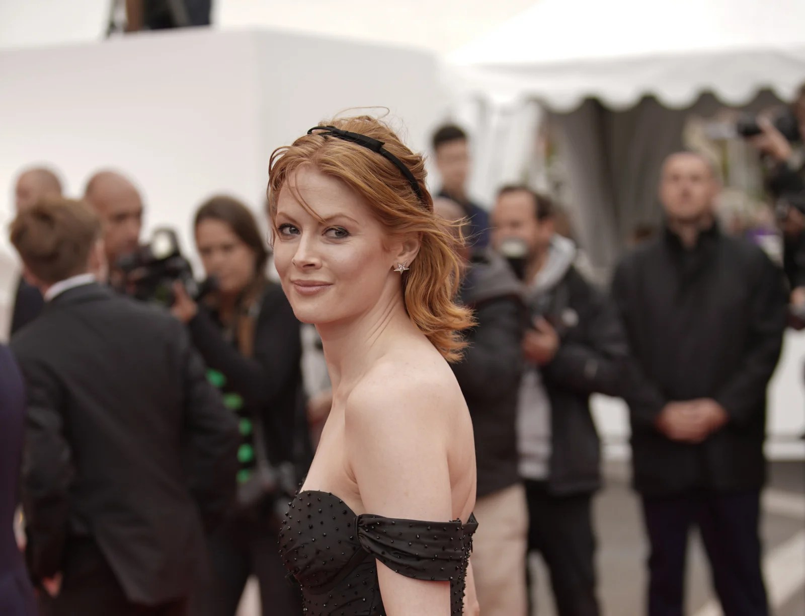 Emily Beecham's Height, Weight, Age, Bio, Measurements & More