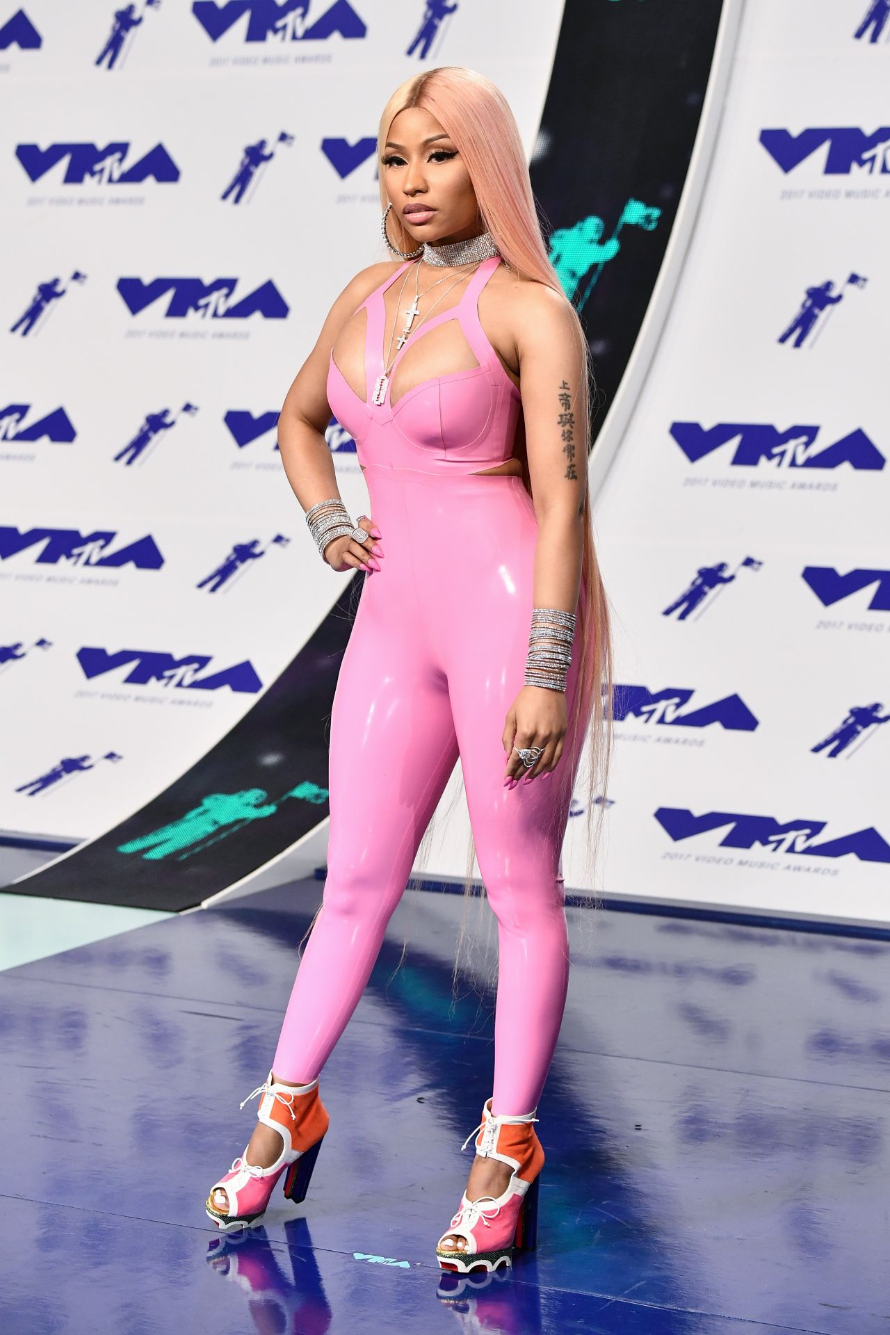 Nicki Minaj MTV Video Music Awards in Los Angeles 08/27/2017 • CelebMafia