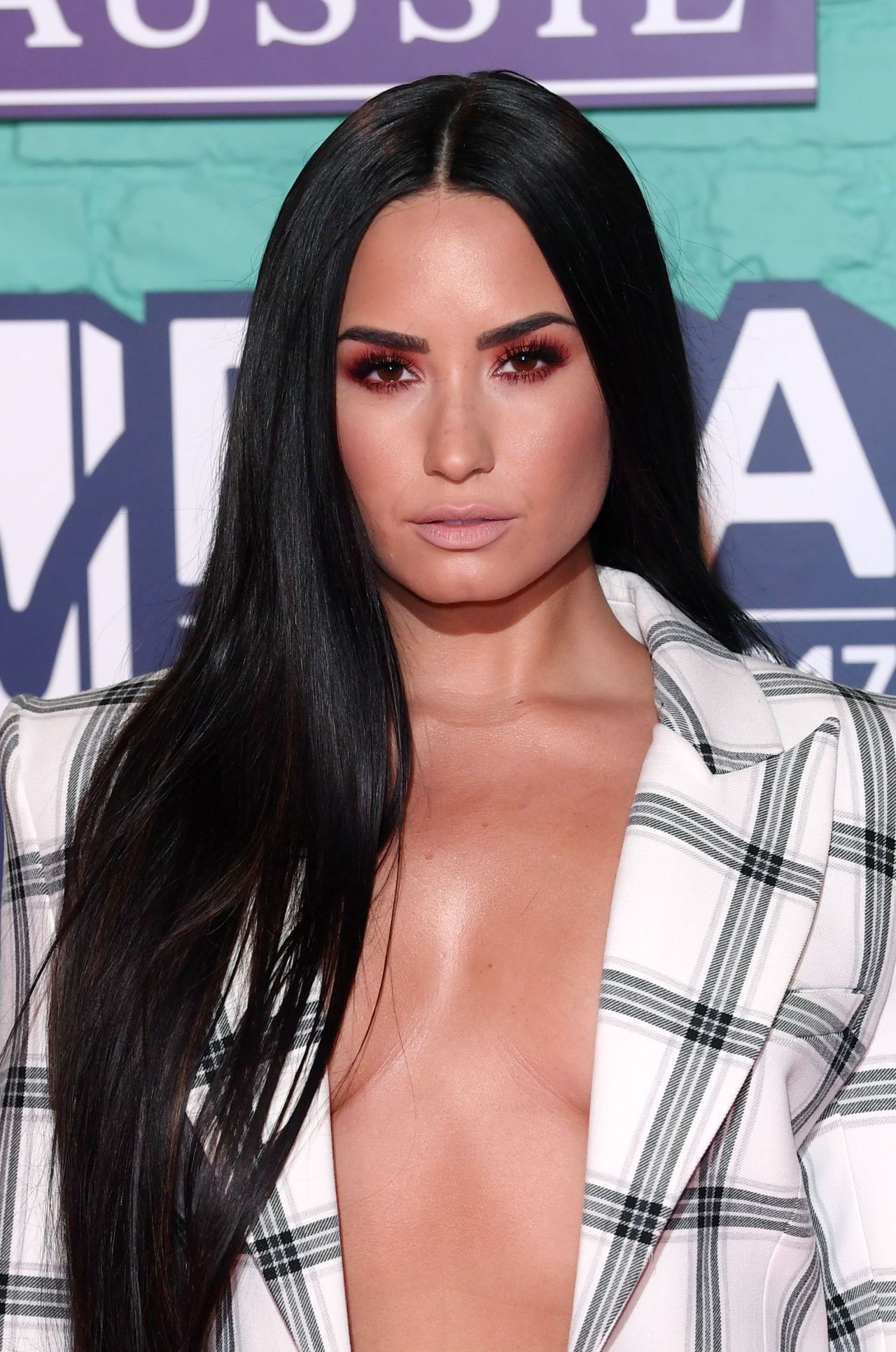 Demi Lovato MTV Europe Music Awards 2017 in London • CelebMafia
