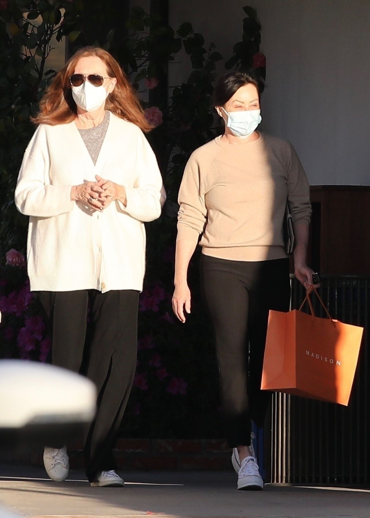 Shannen Doherty and Her Mother Rosa Elizabeth Shopping in Malibu 02