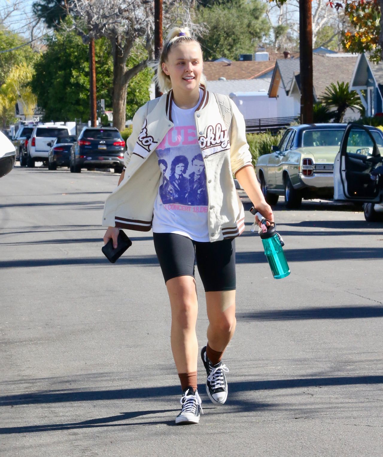 JoJo Siwa and Savannah Demmers Out in Los Angeles 01/21/2023 • CelebMafia