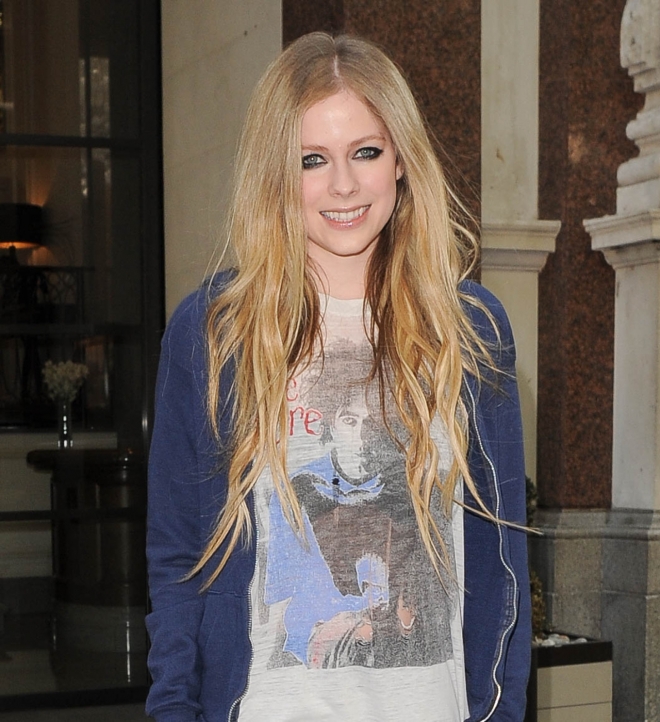 Avril Lavigne Weight Height Net Worth Measurements Bra Size