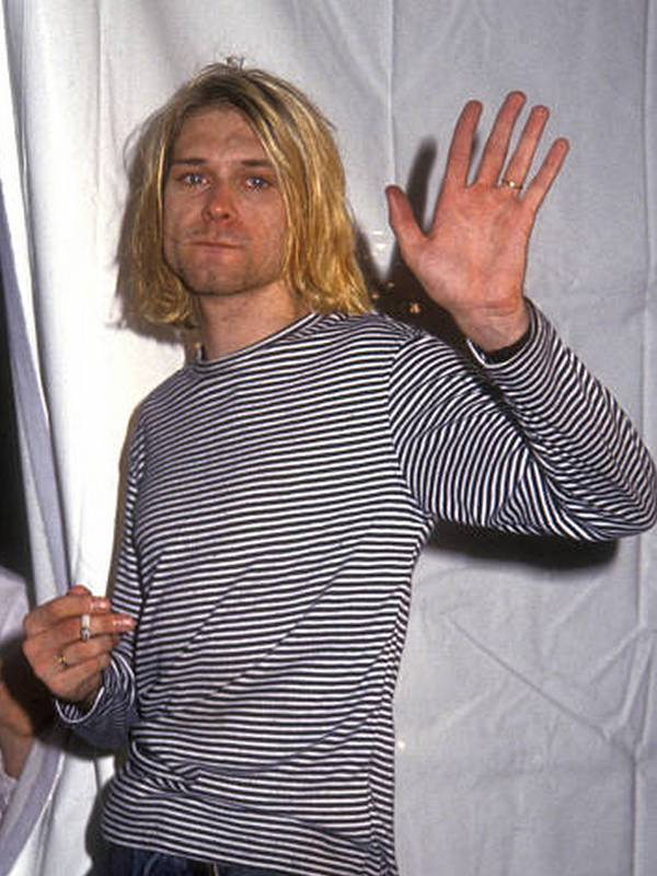Compare Kurt Cobain's height, weight, eyes color with other celebs