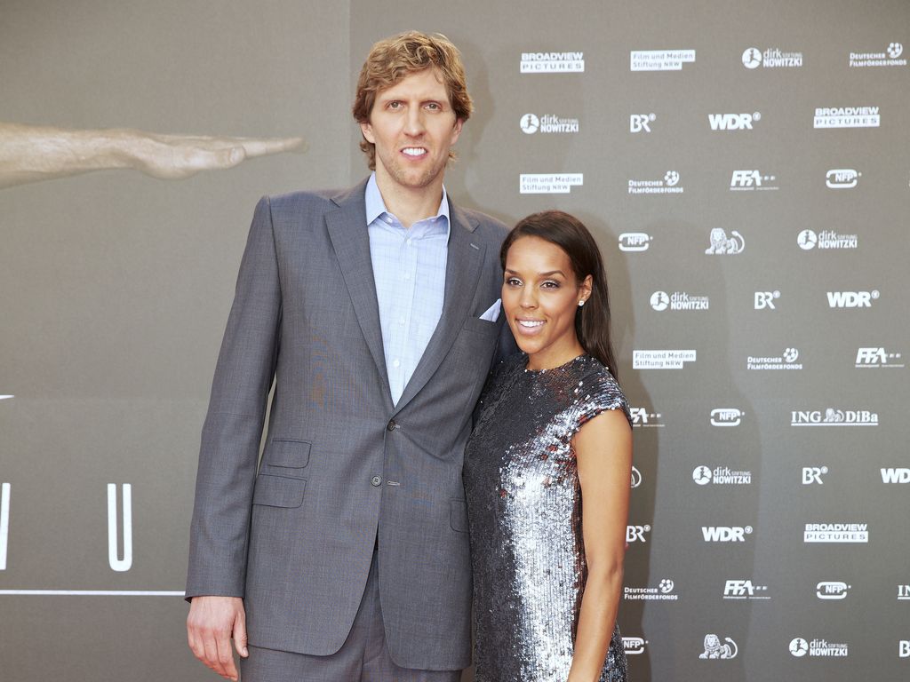 Cool! Dirk Nowitzki & Ehefrau auf dem Red Carpet Promiflash.de
