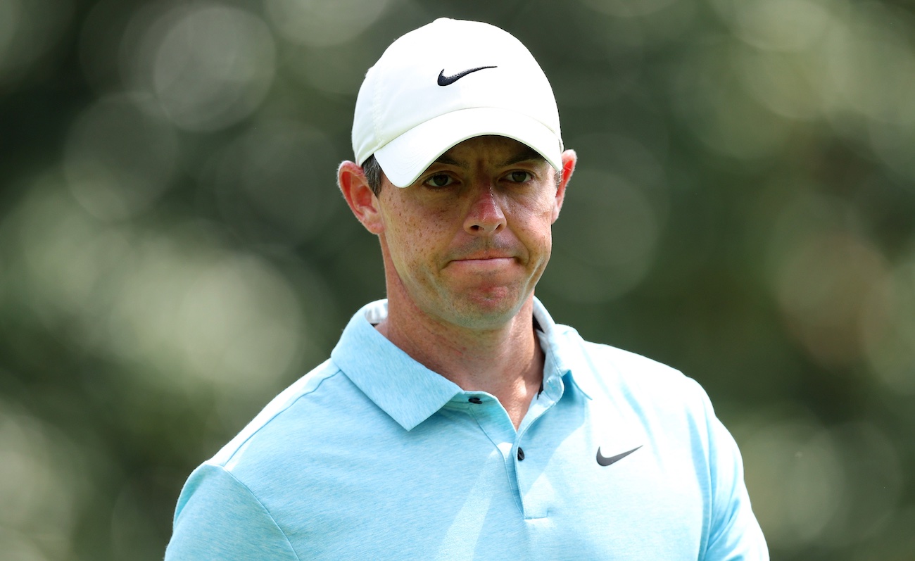 Twitter reacts to Rory McIlroy doing Masters "walk and talk" bunkered