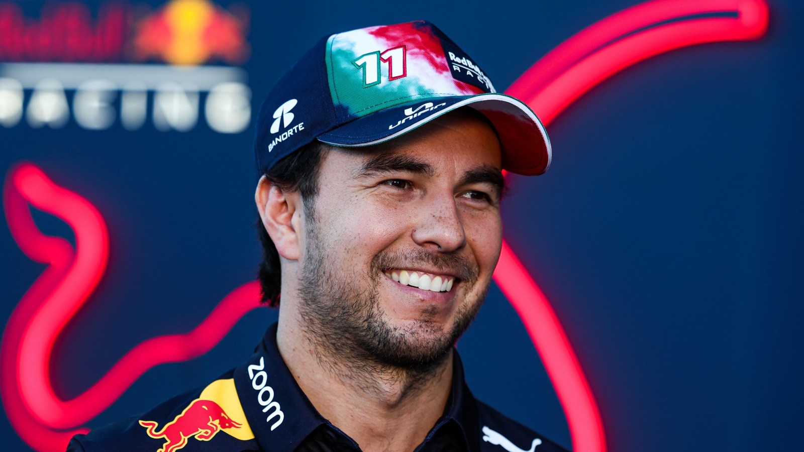 Sergio Perez thanks Red Bull staff for 2022 season with bottle of
