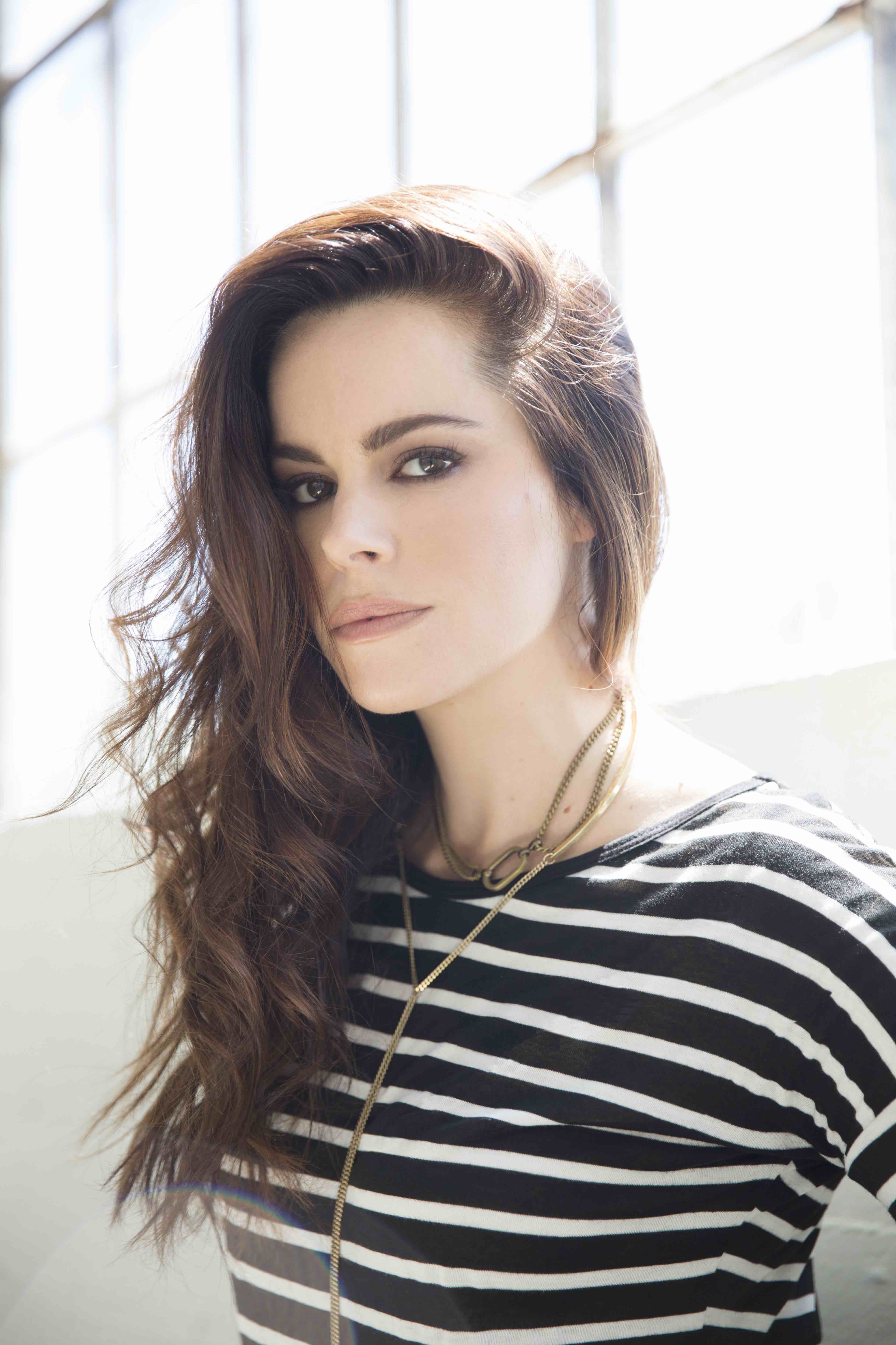 Emily Hampshire To Star In Indie 'Never Saw It Coming'