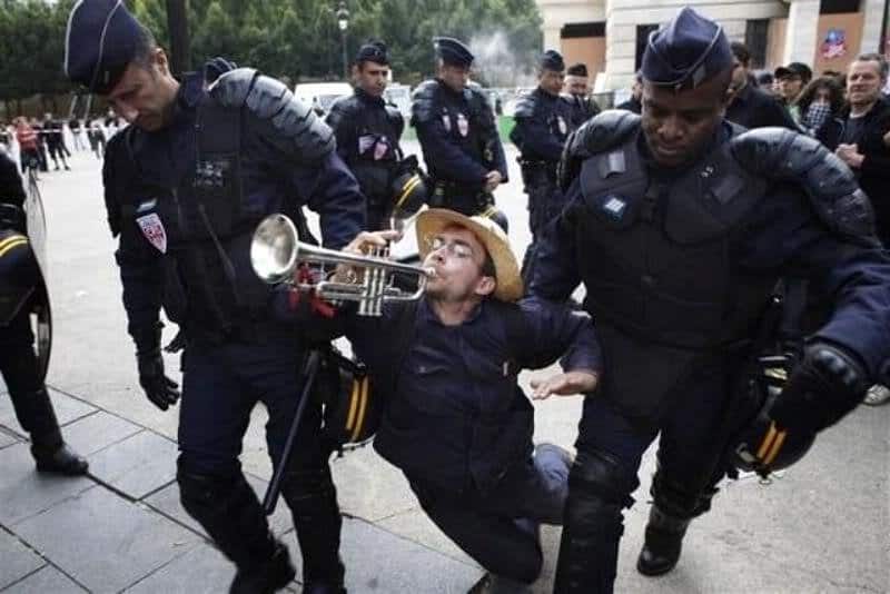 10 Hilarious Pictures Of People Getting Arrested