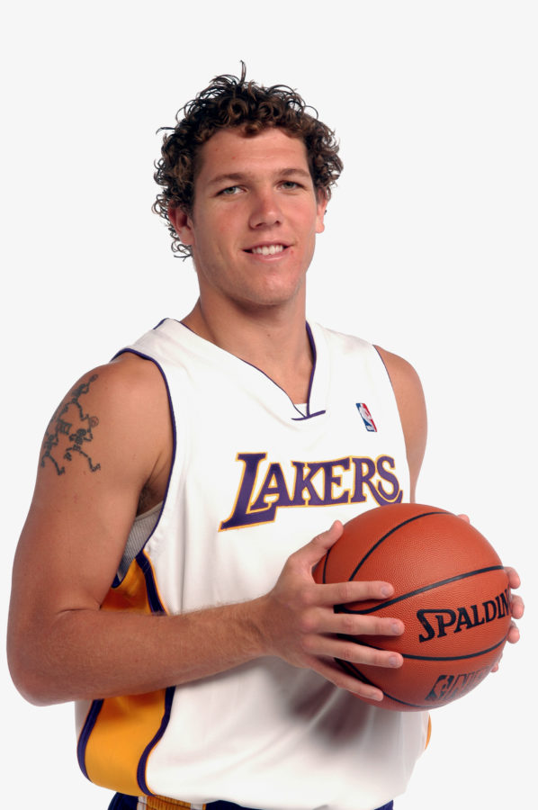 Luke Walton returns to his adopted hometown of Manhattan Beach as head